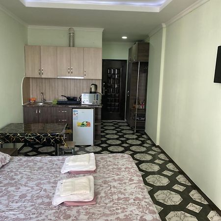 Apartment Maho Batumi Exterior photo